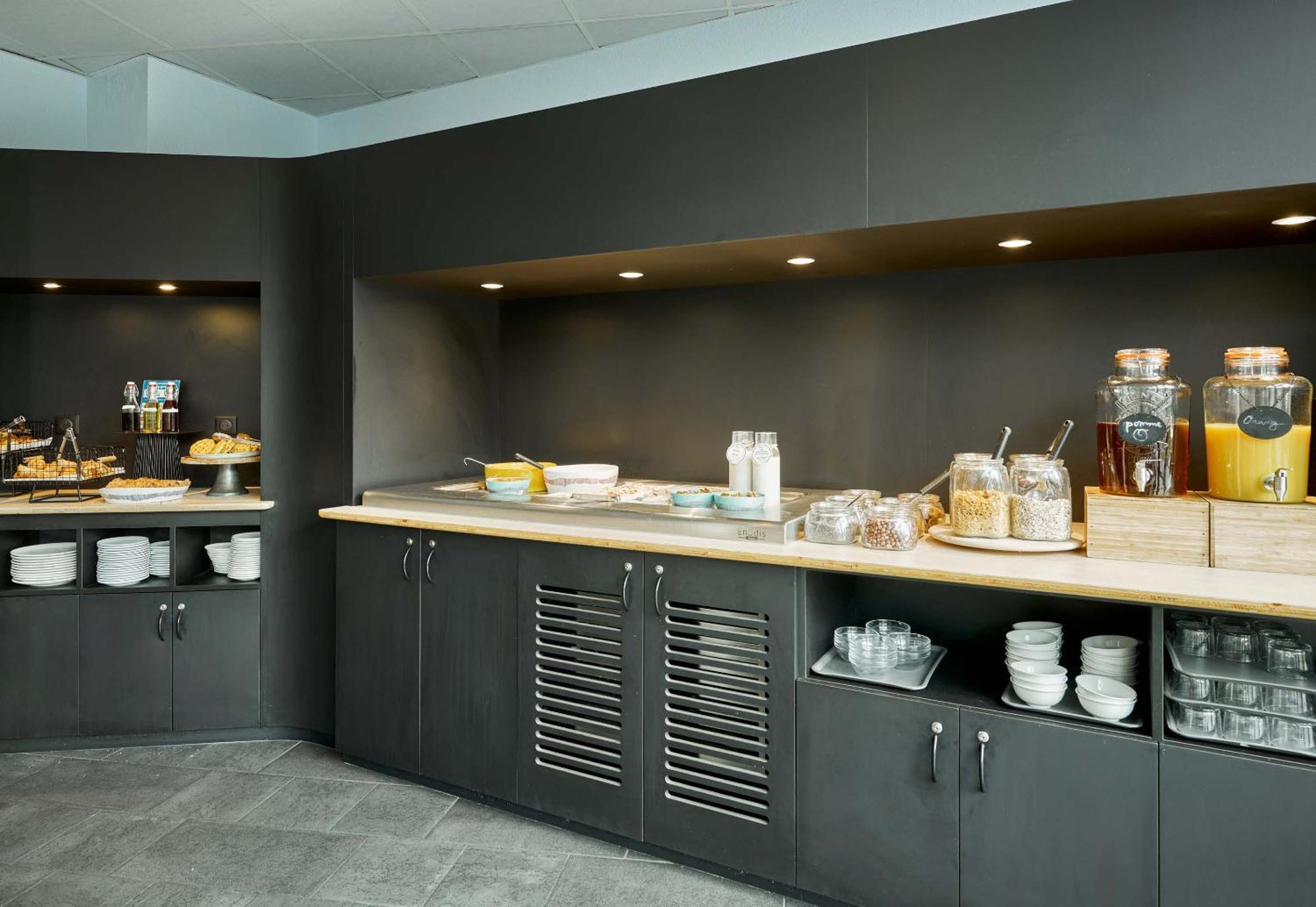 Hotel Paris Grand Cdg Aeroport 4*