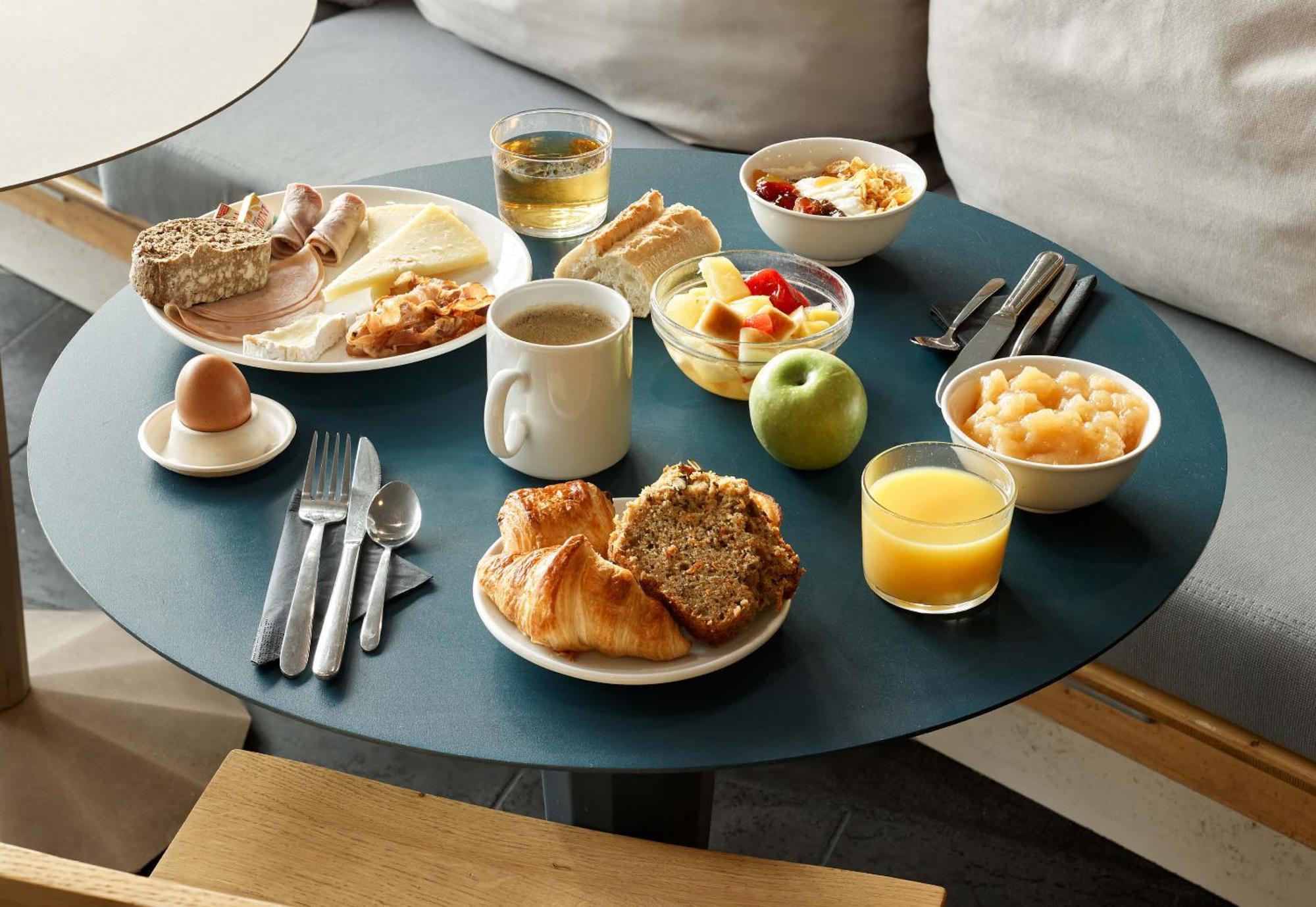 Hotel Paris Grand Cdg Aeroport 4*